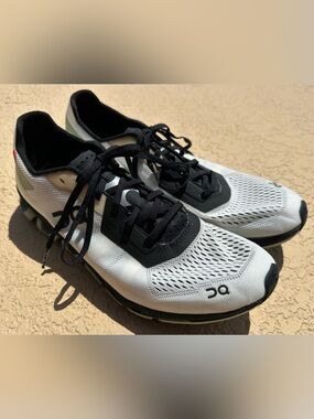 On Cloudflash 2 White Olive Green Running Shoes Women Size 9 in Excellent Cond
